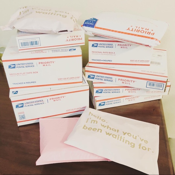 Meet your Posher, Melissa - Picture 3 of 3